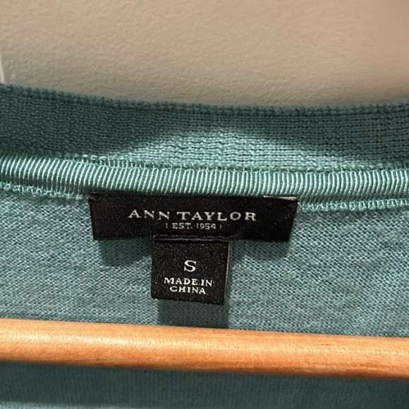 Ann Taylor v-neck sweater - Picture 2 of 2